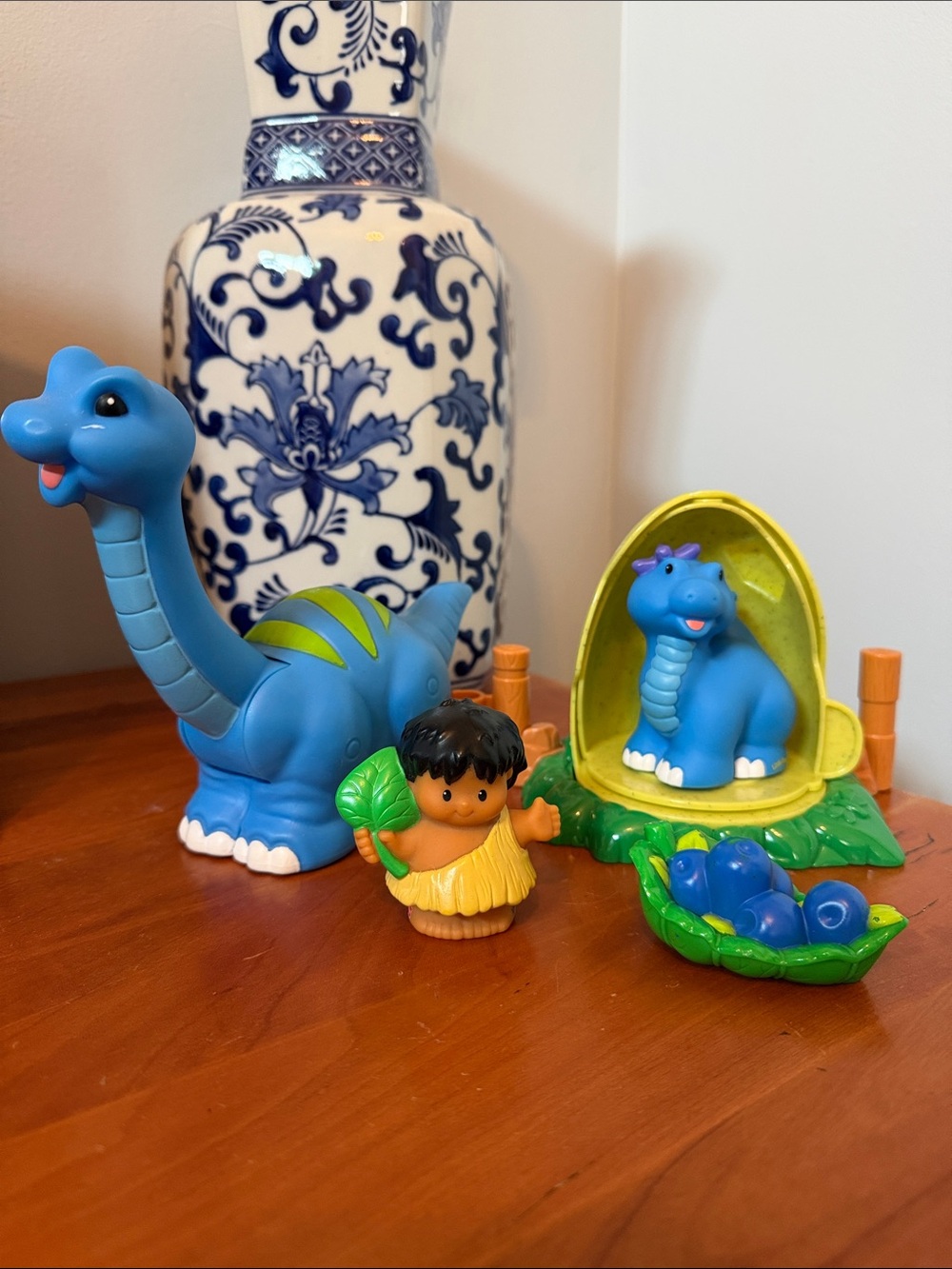 Fisher Price Little People Complete 2005 Lil Dino Brontosaurus Playset